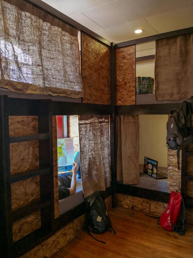 Spinning Cat Hostel (Adults Only) Tagbilaran Dış mekan fotoğraf